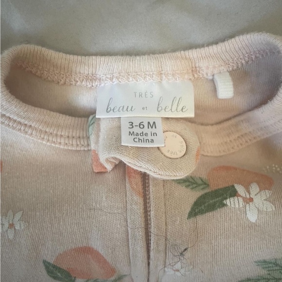 Baby bundle - 3 sleepers, one 2 price jammie set, and one sweater - Picture 10 of 11